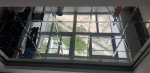 gương dán trần, gương bỉ màu trắng, gương trang trí