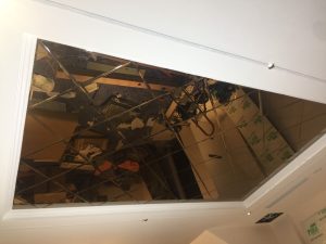 Gương dán trần, gương Bỉ màu trà