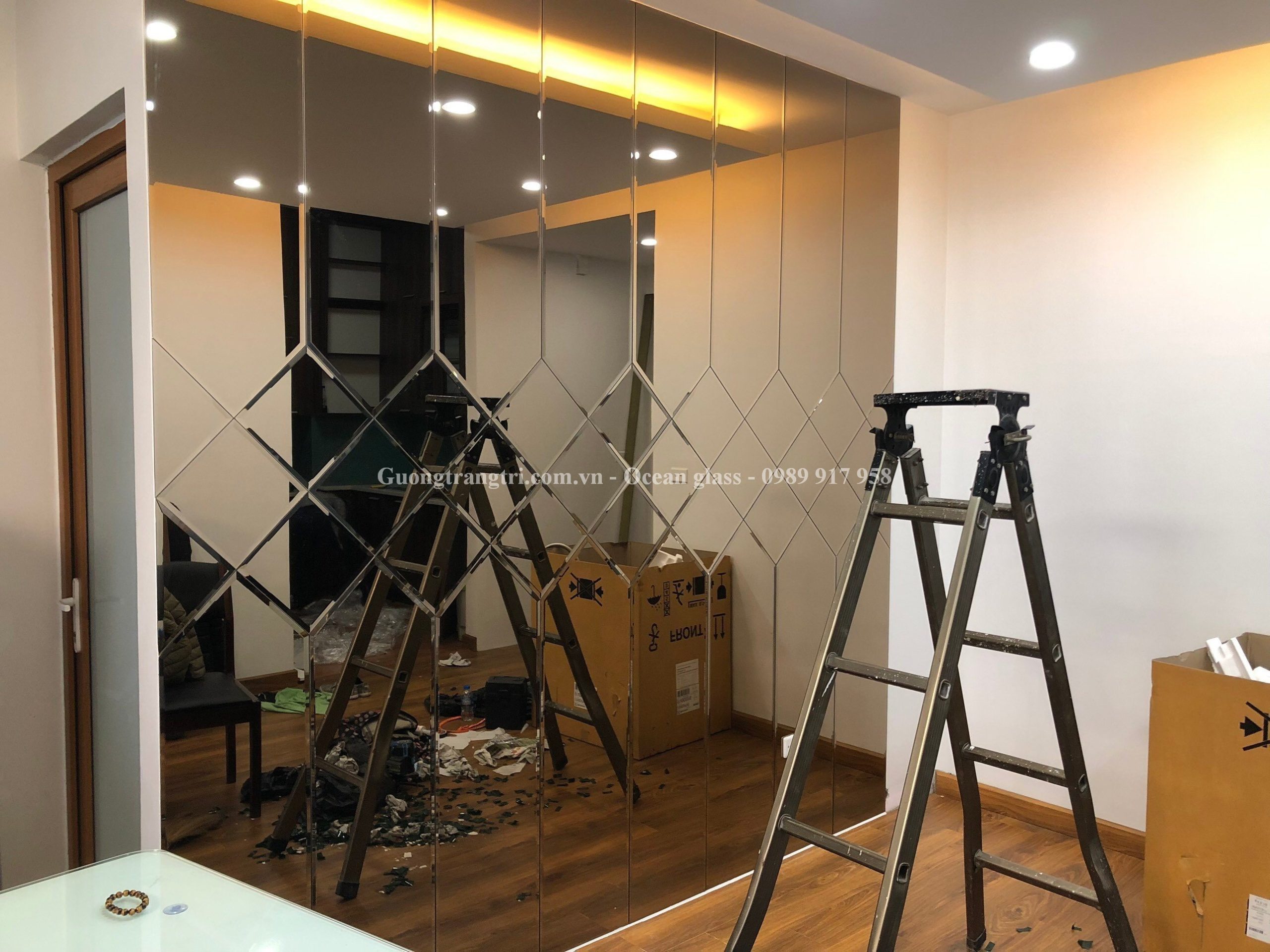 Gương ghép trang trí, gương dán tường, gương ghép dán tường, gương Bỉ màu trà