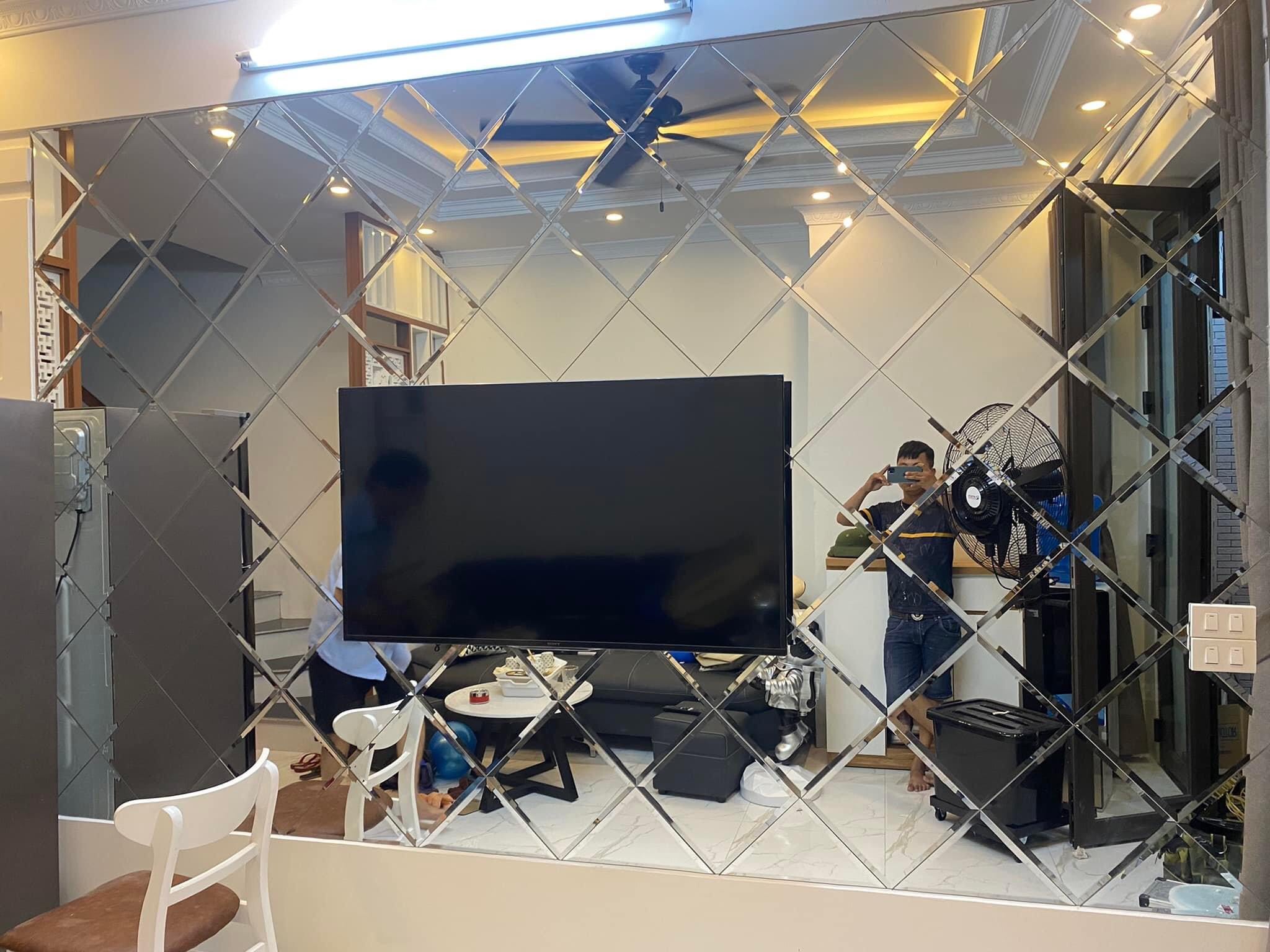 GƯƠNG TRANG TRÍ PHÒNG KHÁCH, GƯƠNG GHÉP PHÒNG KHÁCH, GƯƠNG DÁN TƯỜNG QUẢ TRÁM GƯƠNG TRANG TRÍ PHÒNG KHÁCH, GƯƠNG GHÉP PHÒNG KHÁCH, GƯƠNG DÁN TƯỜNG QUẢ TRÁM